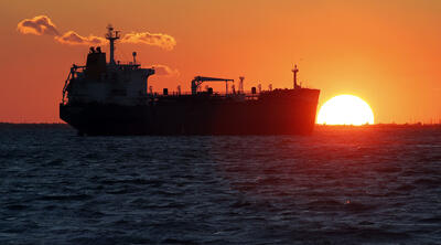 First US oil shipment arrives in Europe 